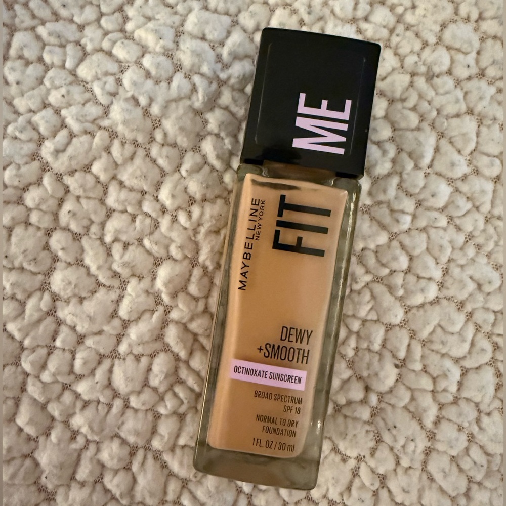 Maybelline Fit Me Dewy + Smooth Foundation